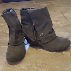 Blowfish 7.5 gray ankle boots